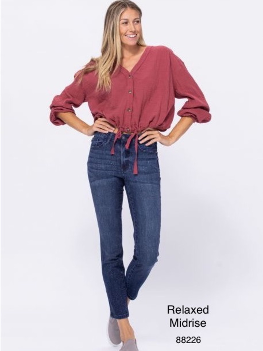 Size 5 mid Rise Women’s Jeans in Dark Blue Wash